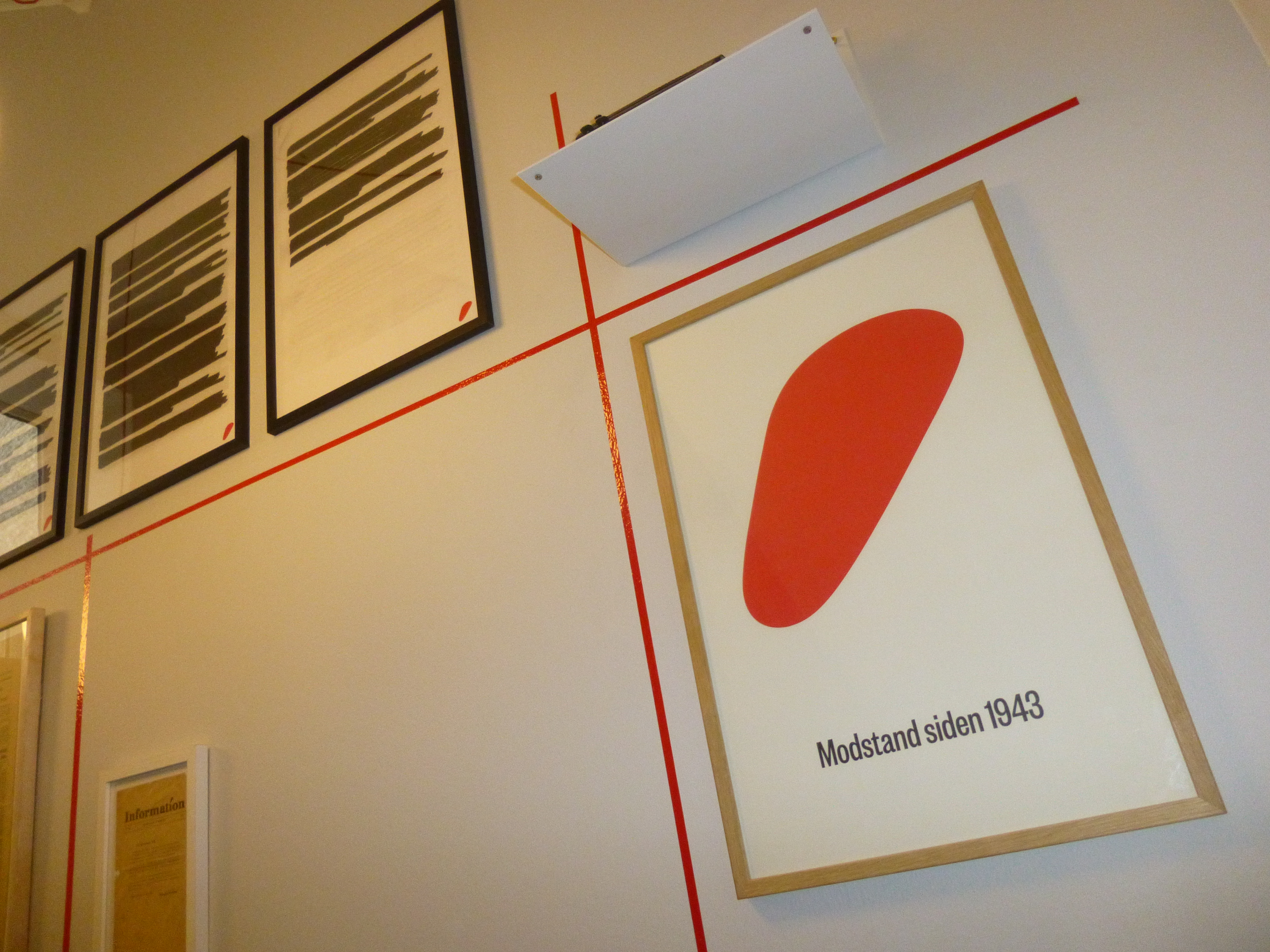 Udstilling i Informations trappeopgang